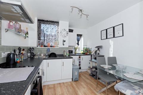 2 bedroom flat for sale, Manor Lea, Boundary Road, Worthing