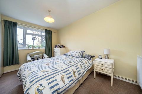 2 bedroom flat for sale, Barry Road, London SE22