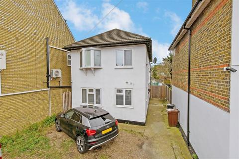 2 bedroom ground floor flat for sale, Whalebone Lane North, Romford, Essex