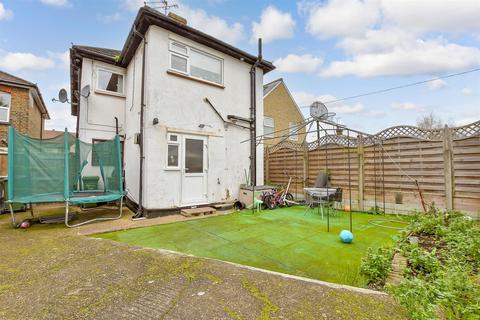 2 bedroom ground floor flat for sale, Whalebone Lane North, Romford, Essex