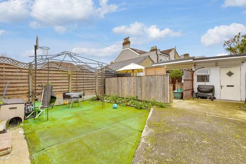 2 bedroom ground floor flat for sale, Whalebone Lane North, Romford, Essex