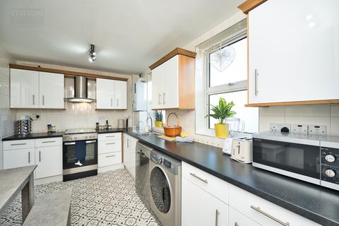 2 bedroom terraced house to rent, Off Millfields Road,, Lower Clapton, Hackney, London, E5