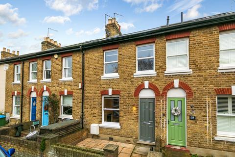 2 bedroom cottage to rent, Railway Road, Teddington