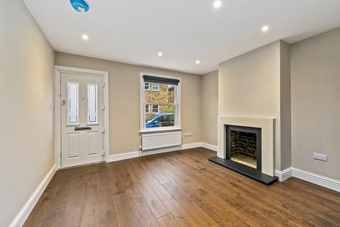 2 bedroom cottage to rent, Railway Road, Teddington