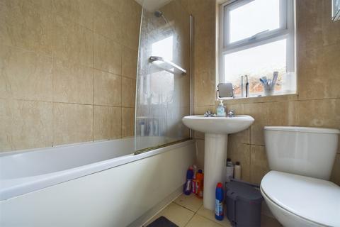 3 bedroom flat to rent, Glenthorn Road, Newcastle Upon Tyne