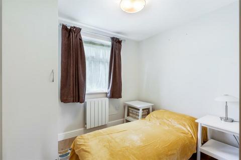 3 bedroom flat to rent, London, SE24