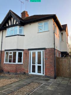 3 bedroom semi-detached house to rent, Glenfield Road, Leicester, LE3