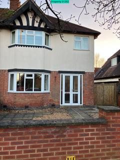 3 bedroom semi-detached house to rent, Glenfield Road, Leicester, LE3