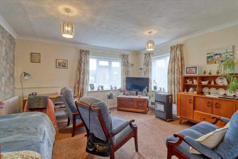 2 bedroom apartment for sale, Clacton On Sea, Clacton on Sea CO16