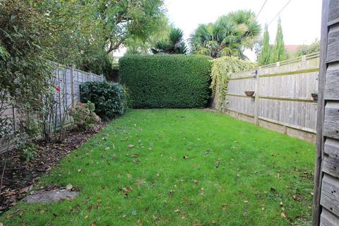 2 bedroom semi-detached house to rent, Queens Road, Haywards Heath