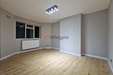 2 bedroom maisonette to rent, Park Road, London NW4