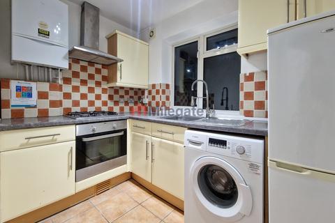 2 bedroom maisonette to rent, Park Road, London NW4