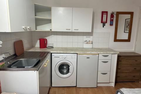 Studio to rent, Nuneaton, CV11