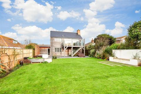 4 bedroom detached house for sale, Farm Road, Bracklesham Bay, Chichester, West Sussex