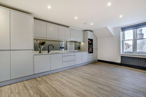 4 bedroom penthouse to rent, Princess Street, Knutsford, Cheshire, WA16