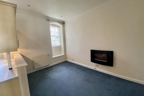 2 bedroom terraced house to rent, Westheath Avenue, Bodmin, PL31