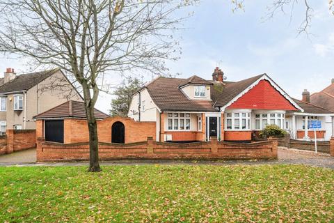 4 bedroom semi-detached house for sale, Havering Road, Rise Park, RM1