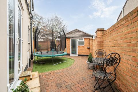 4 bedroom semi-detached house for sale, Havering Road, Rise Park, RM1