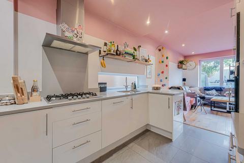 4 bedroom end of terrace house for sale, Eastwood Boulevard, Westcliff-on-sea, SS0