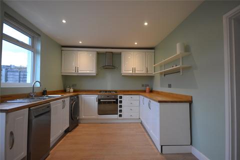 2 bedroom terraced house to rent, Kingslea, Surrey KT22