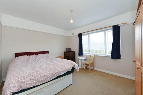 2 bedroom flat for sale, Cavendish Avenue, Ealing