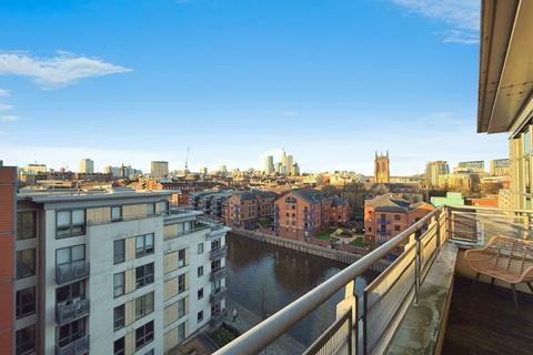 2 bedroom penthouse to rent, Regents Quay, Brewery Wharf, Leeds, UK, LS10