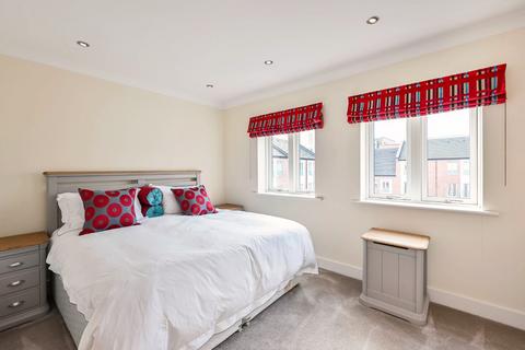 1 Kings Pool Walk, York, YO1 7NA