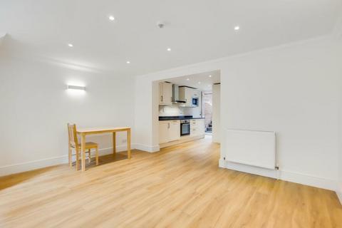 3 bedroom flat to rent, Dynham Road, London NW6