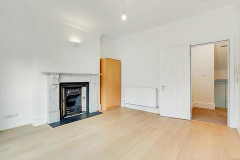 3 bedroom flat to rent, Dynham Road, London NW6