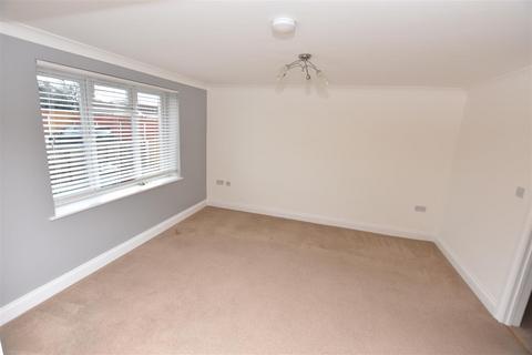 1 bedroom flat to rent, 140 High Street, Canvey Island SS8