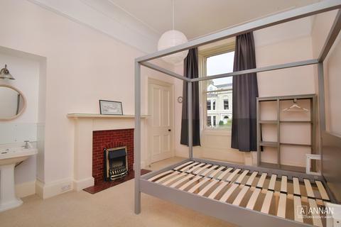 3 bedroom flat to rent, Elcho Terrace, Edinburgh EH15