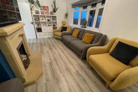 35 Dan Y Lan, Llanelli, SA14 8BP
