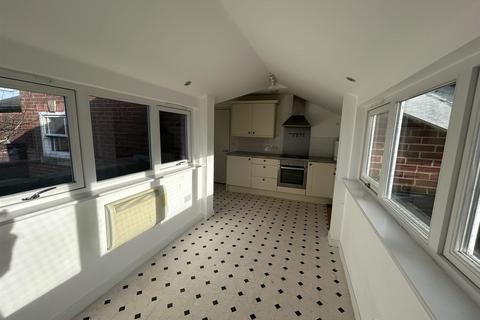 2 bedroom flat to rent, High Street, Sevenoaks TN13