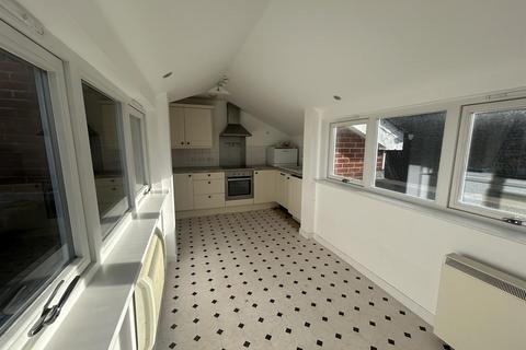 2 bedroom flat to rent, High Street, Sevenoaks TN13