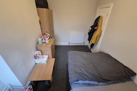 4 bedroom house share to rent, Newland Avenue