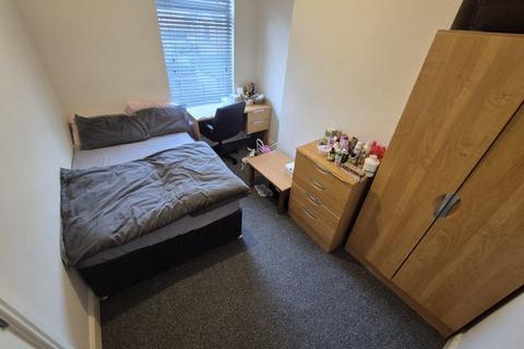 4 bedroom house share to rent, Newland Avenue