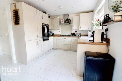 4 bedroom semi-detached house for sale, Winder Close, Doncaster