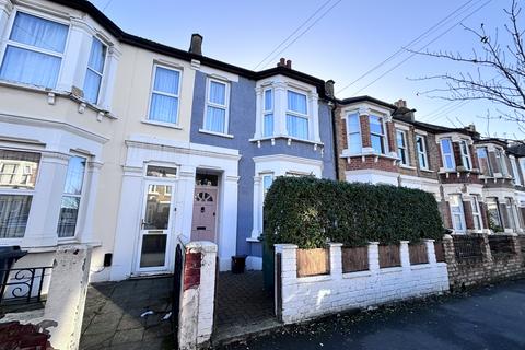 2 bedroom maisonette to rent, Claude Road, Leyton, E10