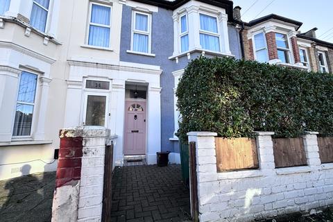 2 bedroom maisonette to rent, Claude Road, Leyton, E10