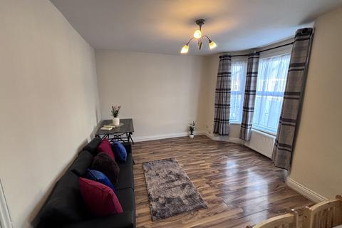 2 bedroom maisonette to rent, Claude Road, Leyton, E10