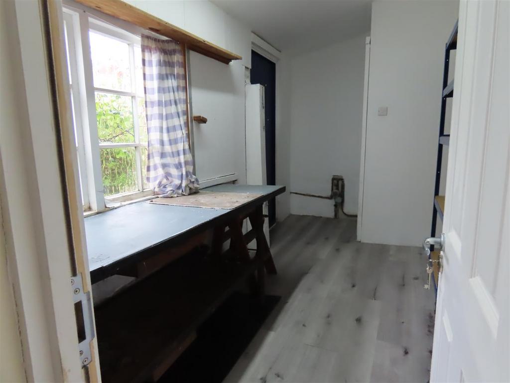 Work shop/utility room