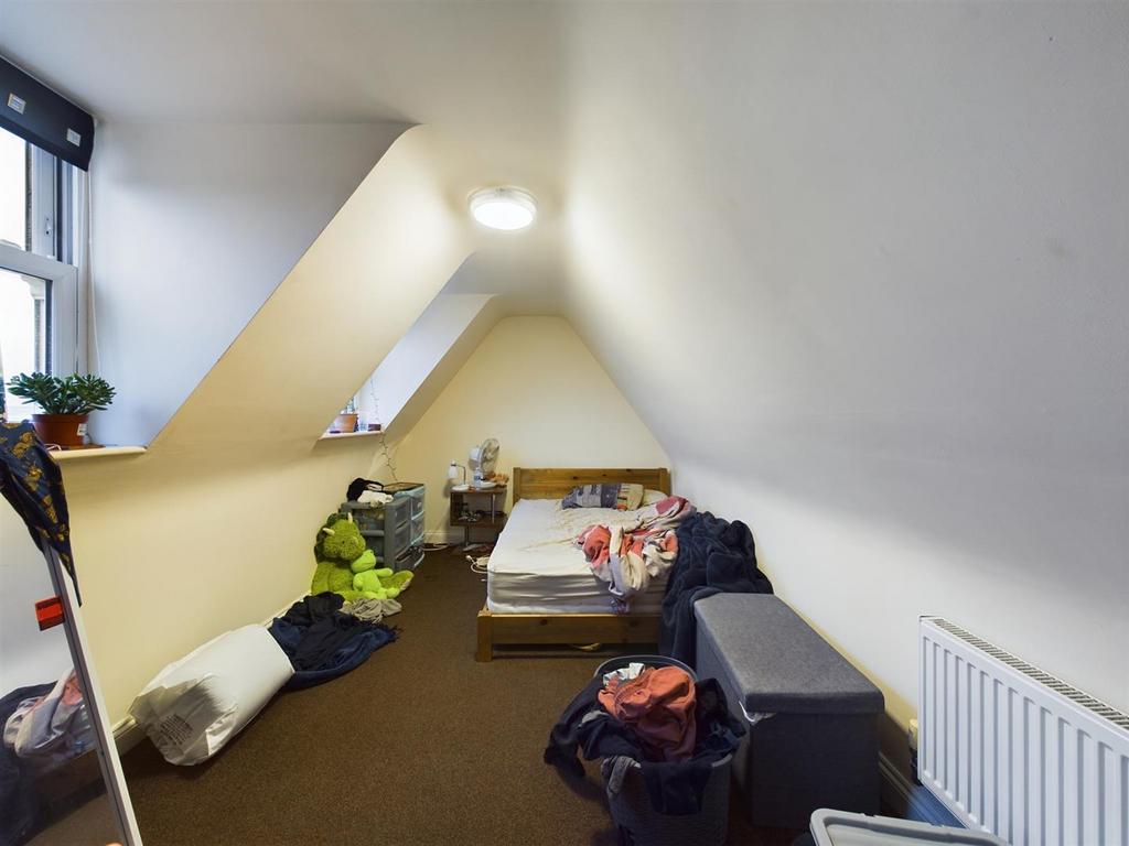 Bedroom 1.jpg
