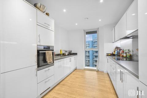 3 bedroom apartment for sale, Southmere House, Highland Street, London, E15