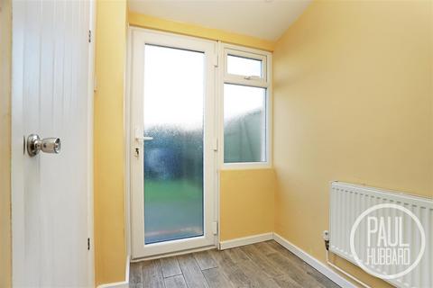83 Catchpole Close, Kessingland, Lowestoft, NR33 7TL