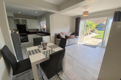 16 Barnards Drive, South Cave, Brough, HU15 2HL