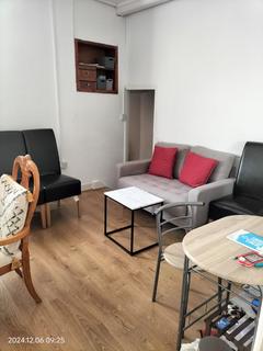 2 bedroom flat to rent, Oxford Street, Swansea SA1