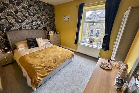 3 bedroom terraced house for sale, Cheltenham Place, Halifax