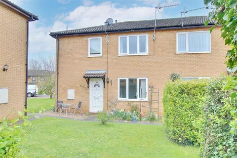 1 bedroom terraced house to rent, Windsor Gardens, Somersham,