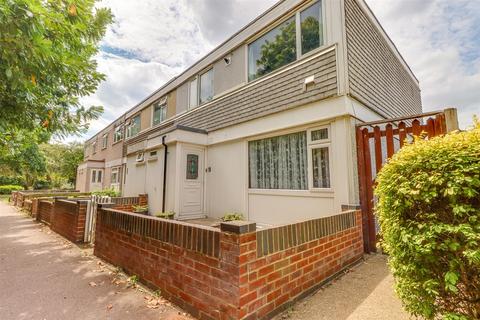 3 bedroom end of terrace house for sale, Victoria Avenue, Southend-on-Sea SS2