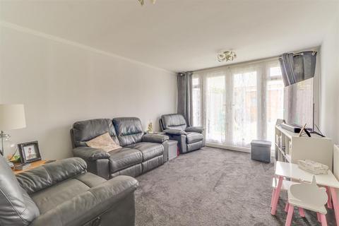 3 bedroom end of terrace house for sale, Victoria Avenue, Southend-on-Sea SS2